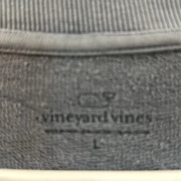 Vineyard Vines sweatshirt in blue. Size L - Picture 2 of 3